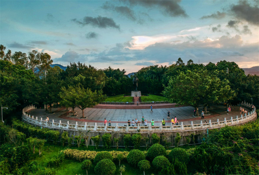 蓮花山公園“春天之路”