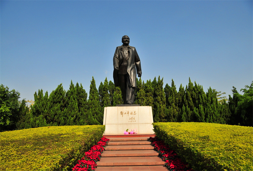蓮花山公園“春天之路”