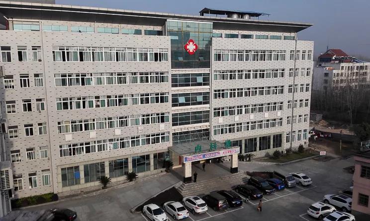 醫療項目丨中深裝智造——團風縣人民醫院檢驗檢測中心實驗室裝修工程